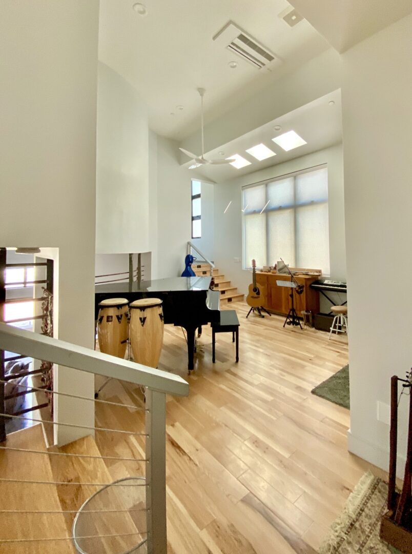 A room with a piano and a table in it